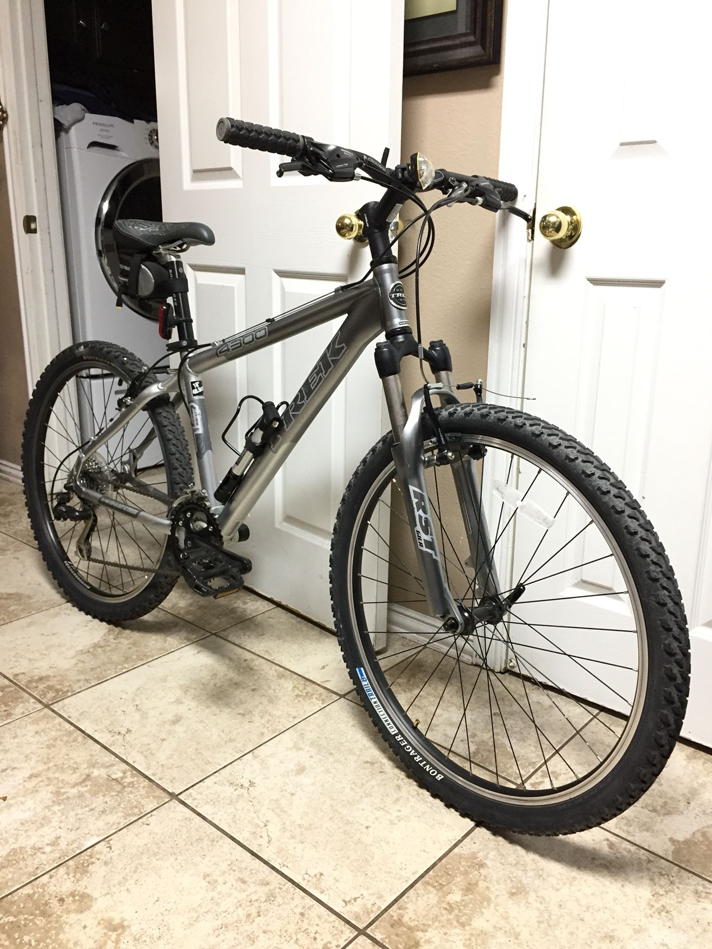 TREK 4300 SL ALPHA SUPERLIGHT ALUMINUM MOUNTAIN BIKE 26”