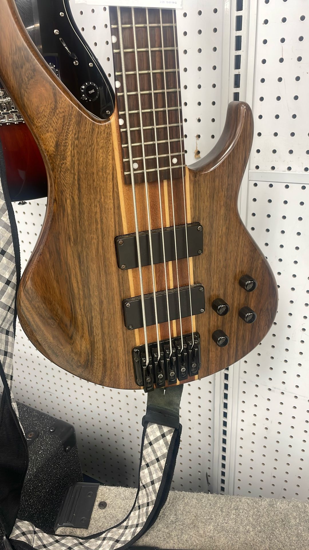 peavey bass guitar