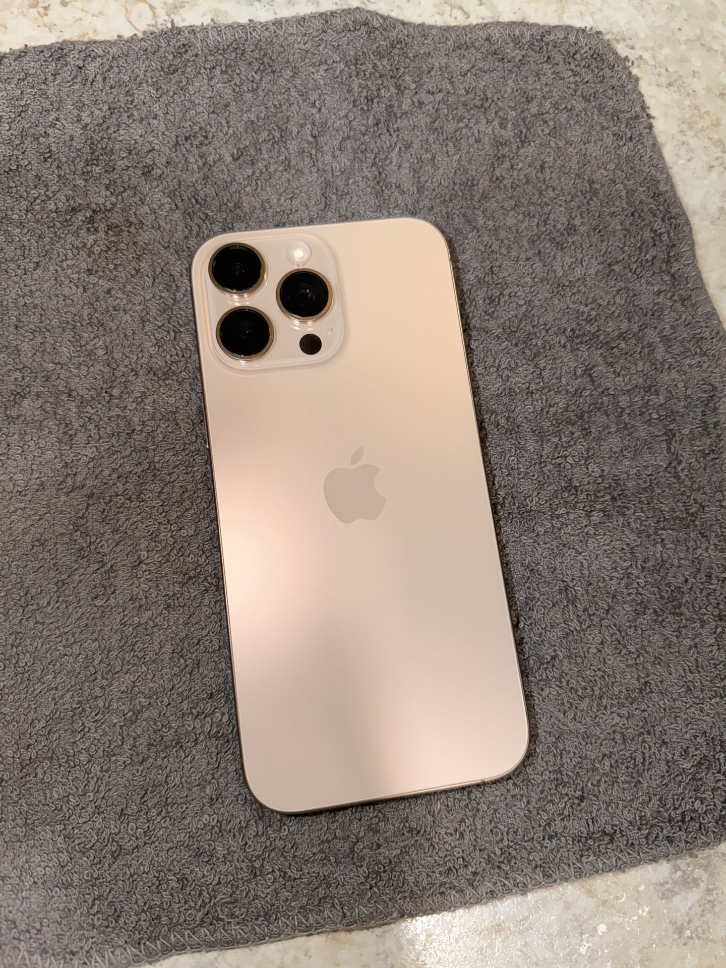 📱 iPhone 16 Pro Max – 256GB (Desert Titanium) – Like New 🔥