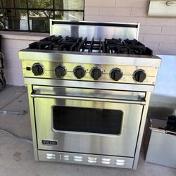 30” Viking Dual Fuel Range And Hood