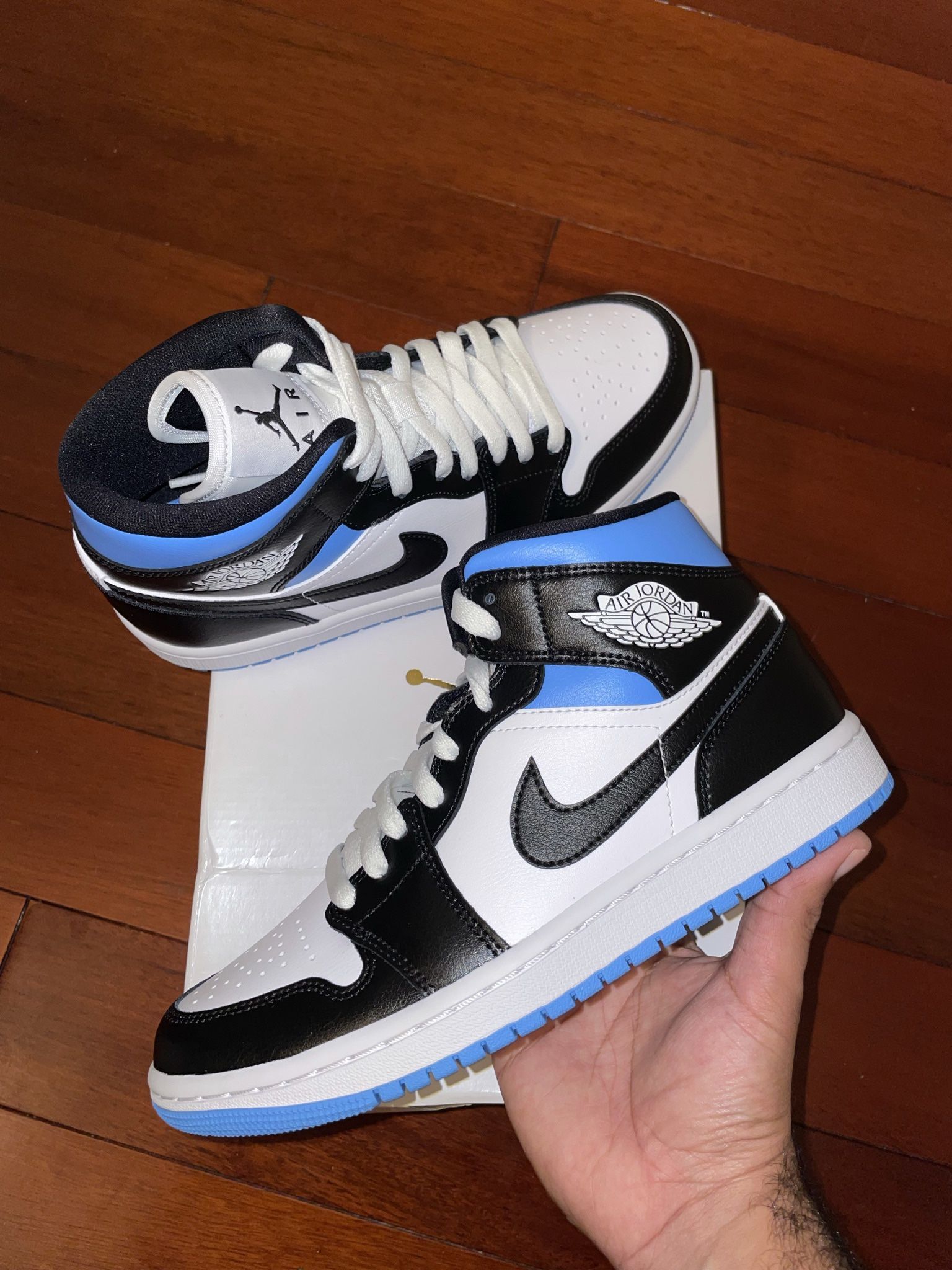 Air Jordan Mid UNC women's