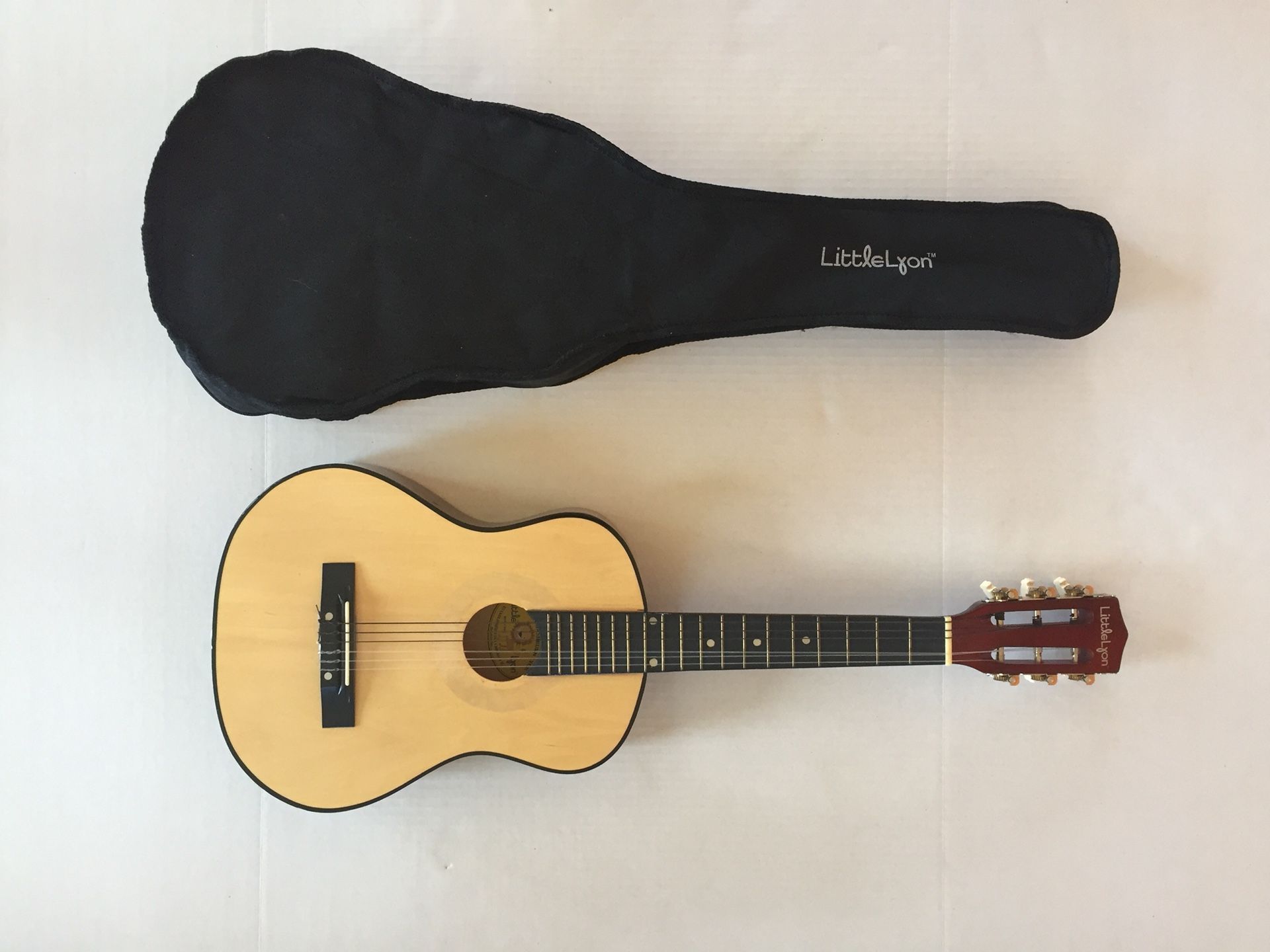 Little lyon guitar outlet