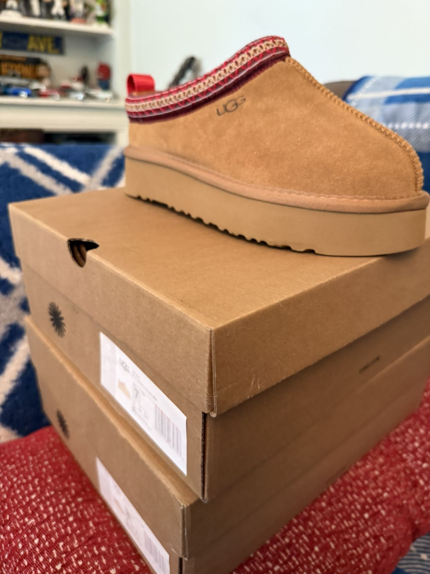 UGG MINI PLATFORM WOMANS 8-9 Only !