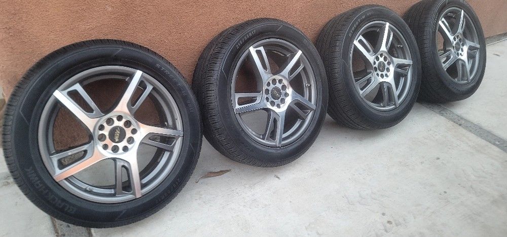 Wheel 17 5 Lugs Universal Like New