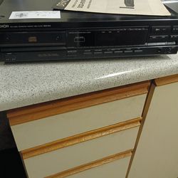 Denon stereo CD player DCD - 810