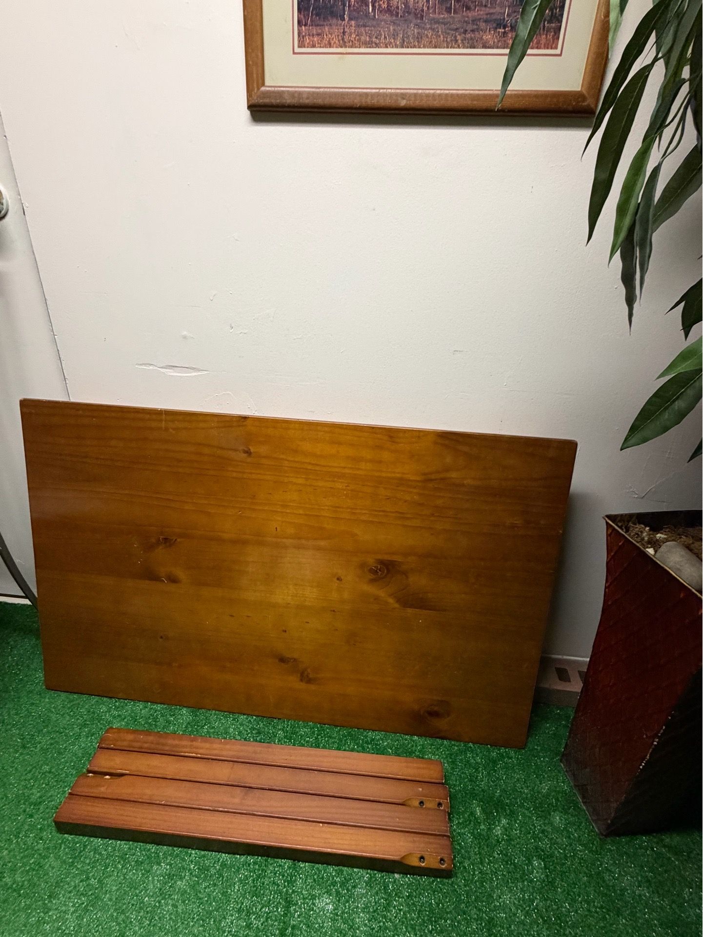 Sturdy solid wood dining table in excellent condition