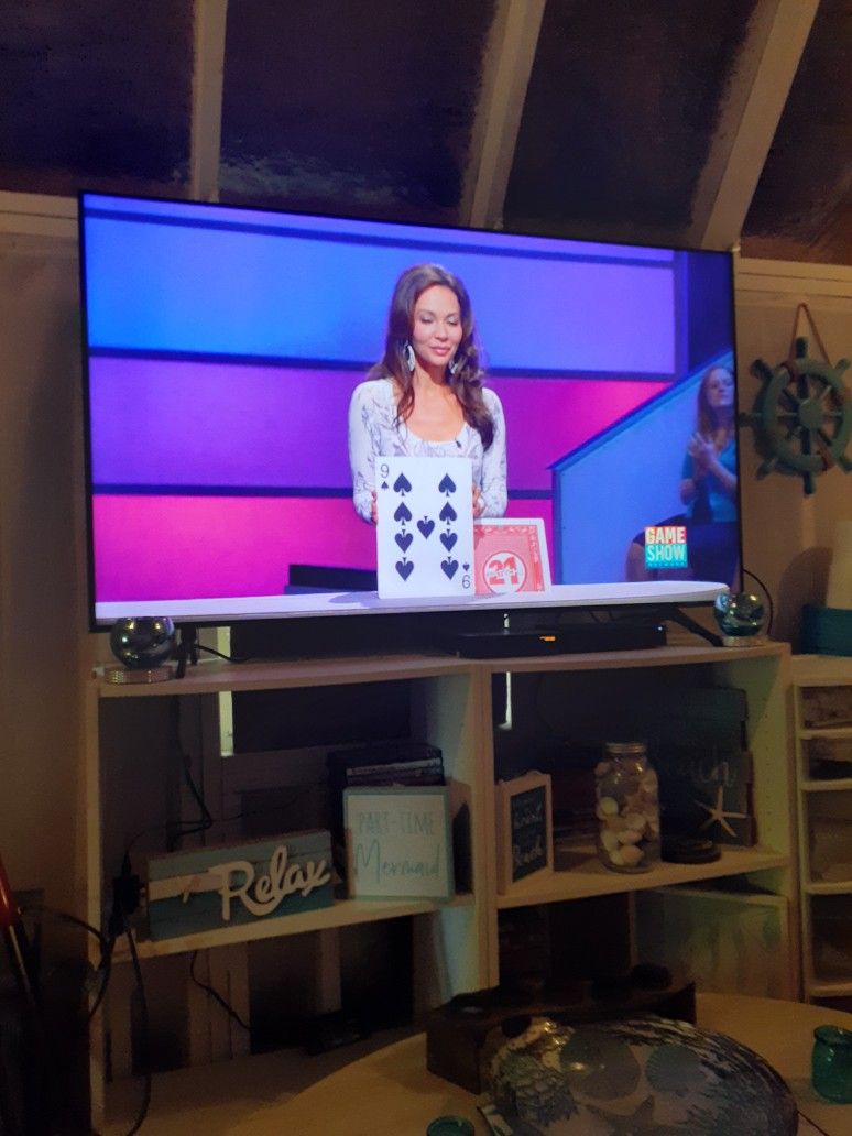 55 Inch Samsung Smart TV  New Condition A Year Old Has Remote 