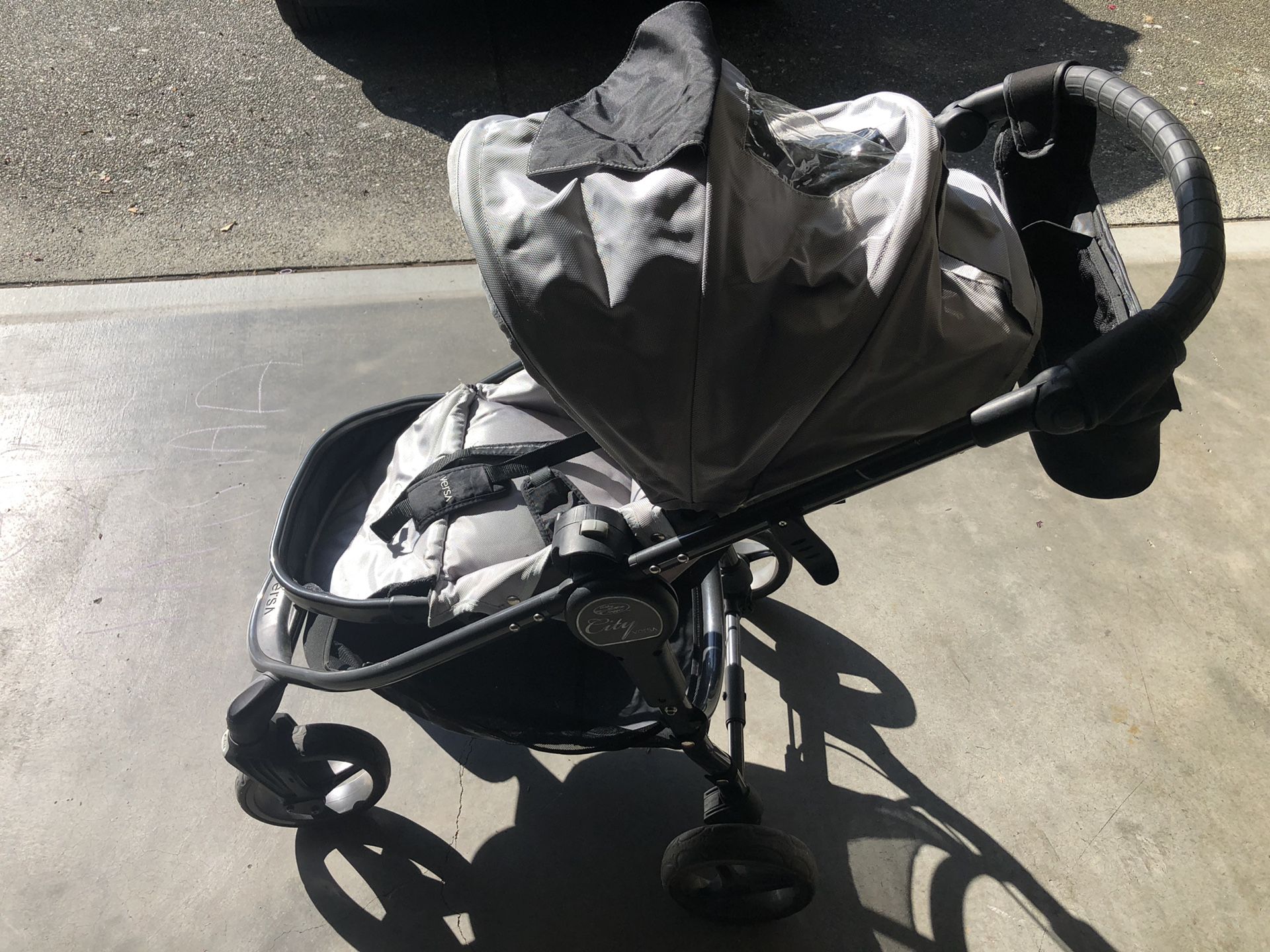 Baby Jogger city versa stroller.