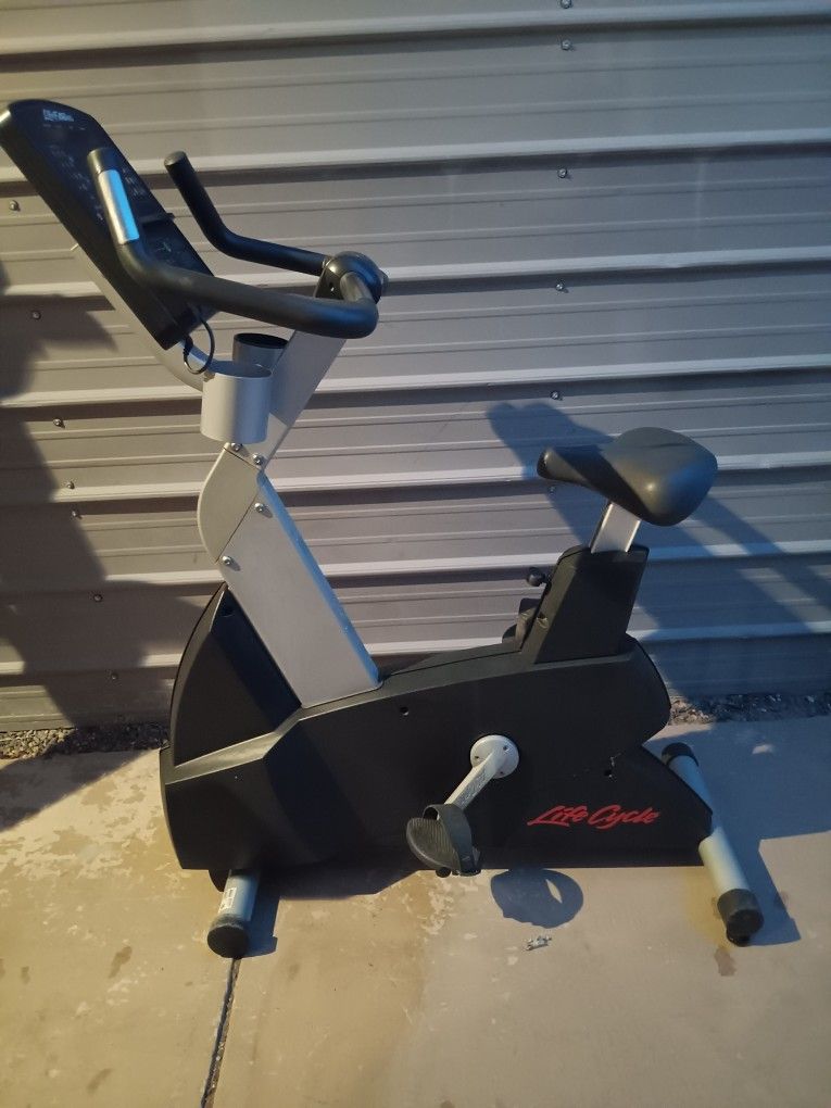 Life Fitness Exercise Bike 