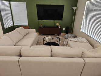 Large Modern Sectional Sofa – Excellent Condition