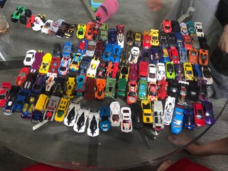 105 pcs cars  Metal 5 plastic cars cars are good and strong