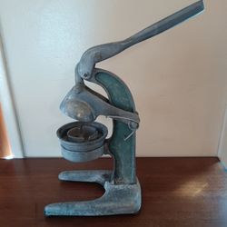 Vintage Antique 1940s Aluminum Manual Citrus Juicer $45