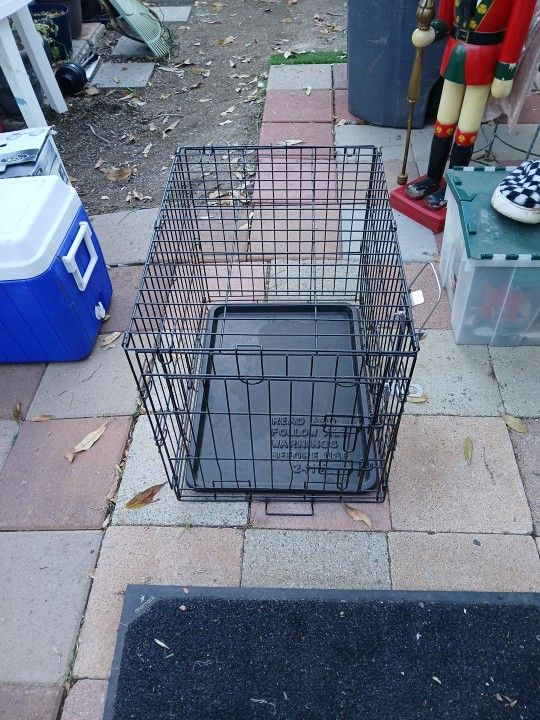 Animal Crate Like New Medium