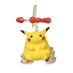 Pokémon TCG: Celebrations Premium Figure Collection (Pikachu VMAX)