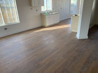 Laminate vinyl and molding