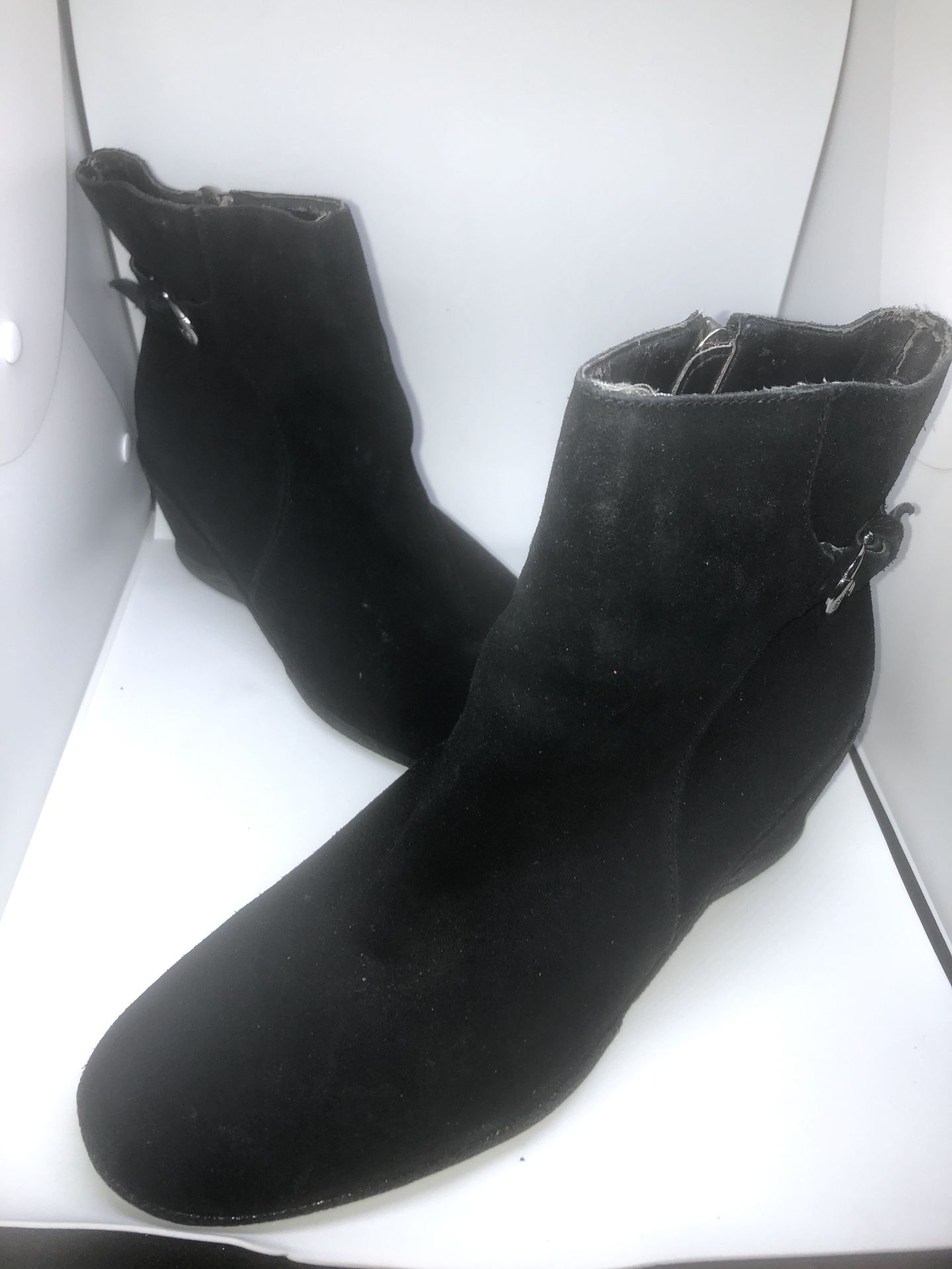 ETTIENNE AIGNER -WOMANS BLACK SUEDE BOOT VERY CHIC