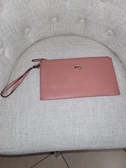 Mchael Kors Clutch (Lightly Used) Pink Plush
