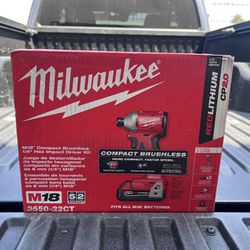 NEW Milwaukee M18 18V Lithium-Ion Brushless Cordless 1/4 in. Impact Driver Kit w/(2) 2.0 Ah Batteries & Charger