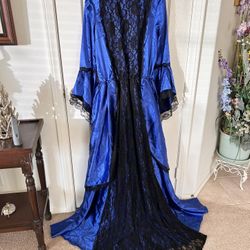 Costume Victoria / Gothic / Princess Blue Satin & Black Lace Dress. 