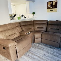Sectional Sofa Good Conditions 