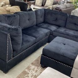 ‼️Sienna Black Velvet Sectional With Ottoman ‼️
