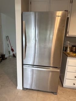 Whirlpool bottom freezer fridge