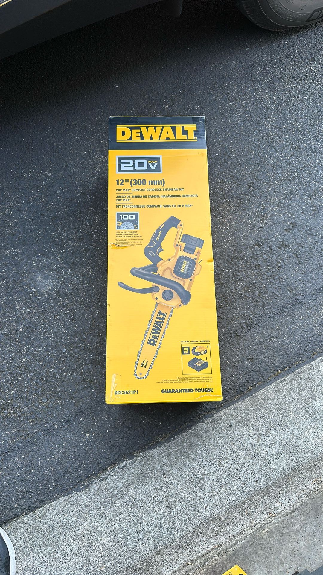 DeWalt 12” Chainsaw Kit