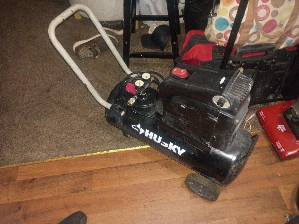 💥💥💥USED 8 Gal. 150 PSI Portable Electric Oil-Free Horizontal Hotdog Air Compressor with Rubber Wheels and 1-Quick Coupler