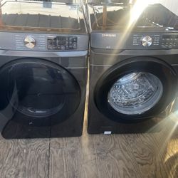 Samsung front load washer and dryer in very good condition, the dryer is gas with a three-month warranty, free delivery in the Oakland area, outside t