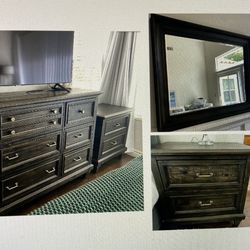 Free - Bedroom Dresser With Mirror And 2 Nightstands 