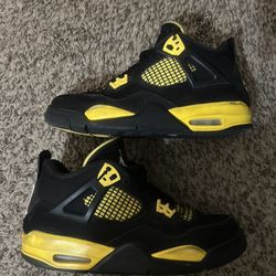 Size 7 Jordan 4 thunders