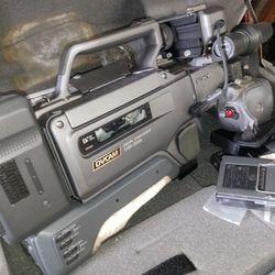 Sony DSR-200 Digital Camcorder With The Full Set 