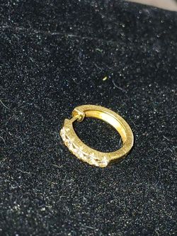 18k gold with 5 diamonds earring