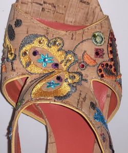 HYPE VINTAGE EMBROIDERED 3 1/2" HEELS
