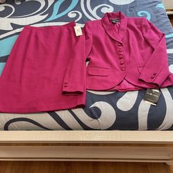 SAG HARBOR MAGENTA SUIT Blazer And Skirt Set , Size 12 Or Large , New Whit Tags Original . 