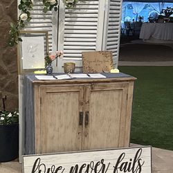 Love Never Fails Sign Used For Wedding