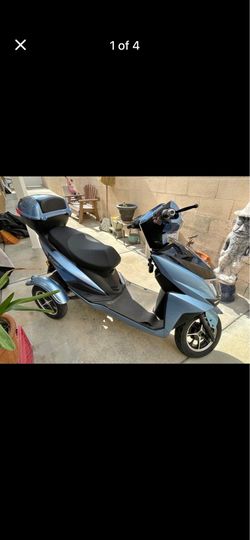 Electric e-scooter, speed up to 20mph.