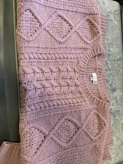 Woman’s knit sweater used still in good condition asking 10$ pick up in Ontario size is XL