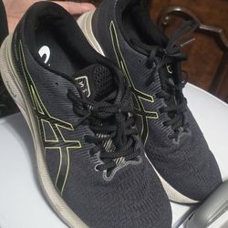 Men's Used 9.5 Shoes $9 