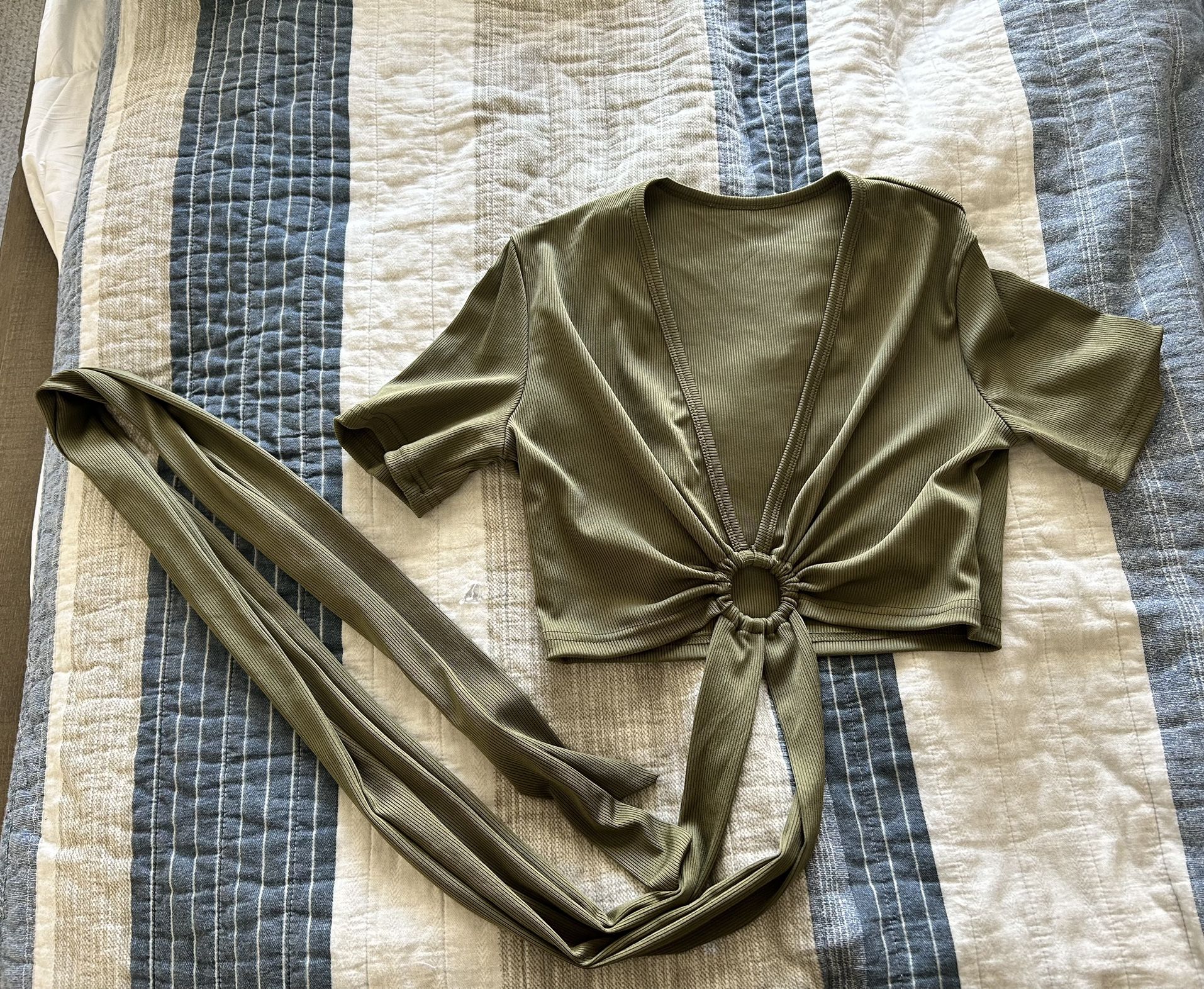 Green Ruched Ring Cut Out Crop Tee