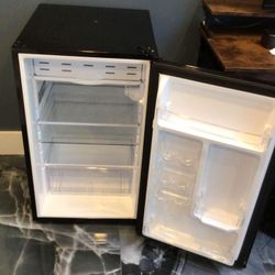 Mini Fridge 