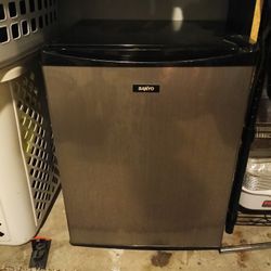 Mini Fridge 