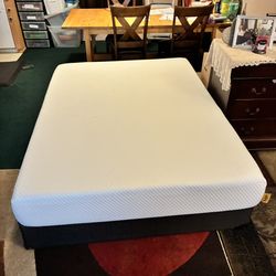 ✅🥰$325/$390-Beautiful and comfortable queen thick 12"  so very comfortable foam size mattress and box spring- this mattress is so very comfortable-- 