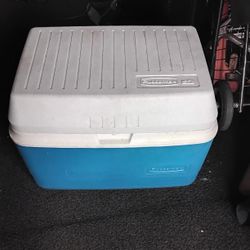 Rubbermaid Cooler
