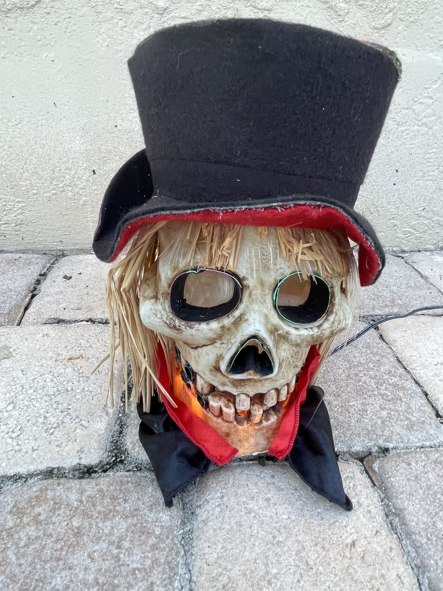 Fiber Optic Light Up Skull Head With Top Hat with straw hair Halloween