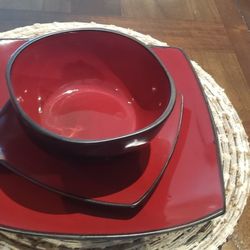 18 pc Gibson Dinnerware Set