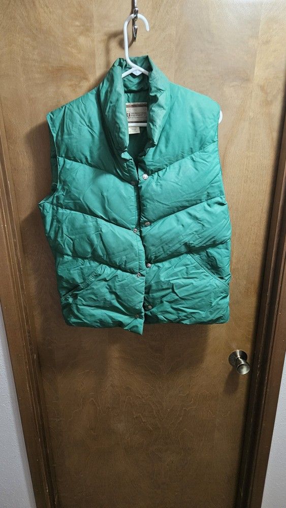 $20 OBO Men's Green Medium REI brand Vest Filled w/goose down