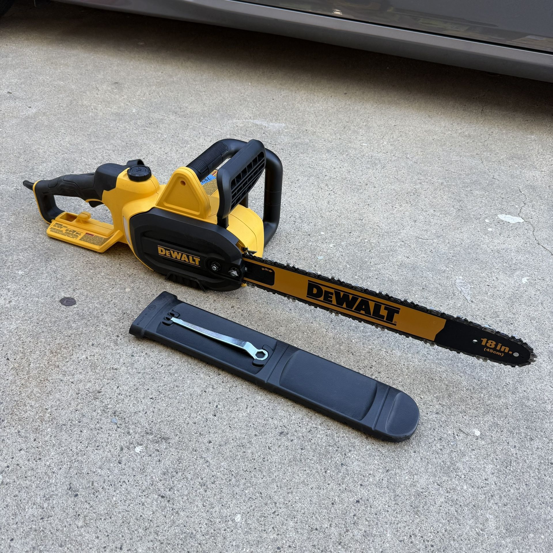 DEWALT 15 AMP 18in Corded Electric Chainsaw