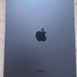 iPad Air 5th Gen (Mint Condition) (256GB)