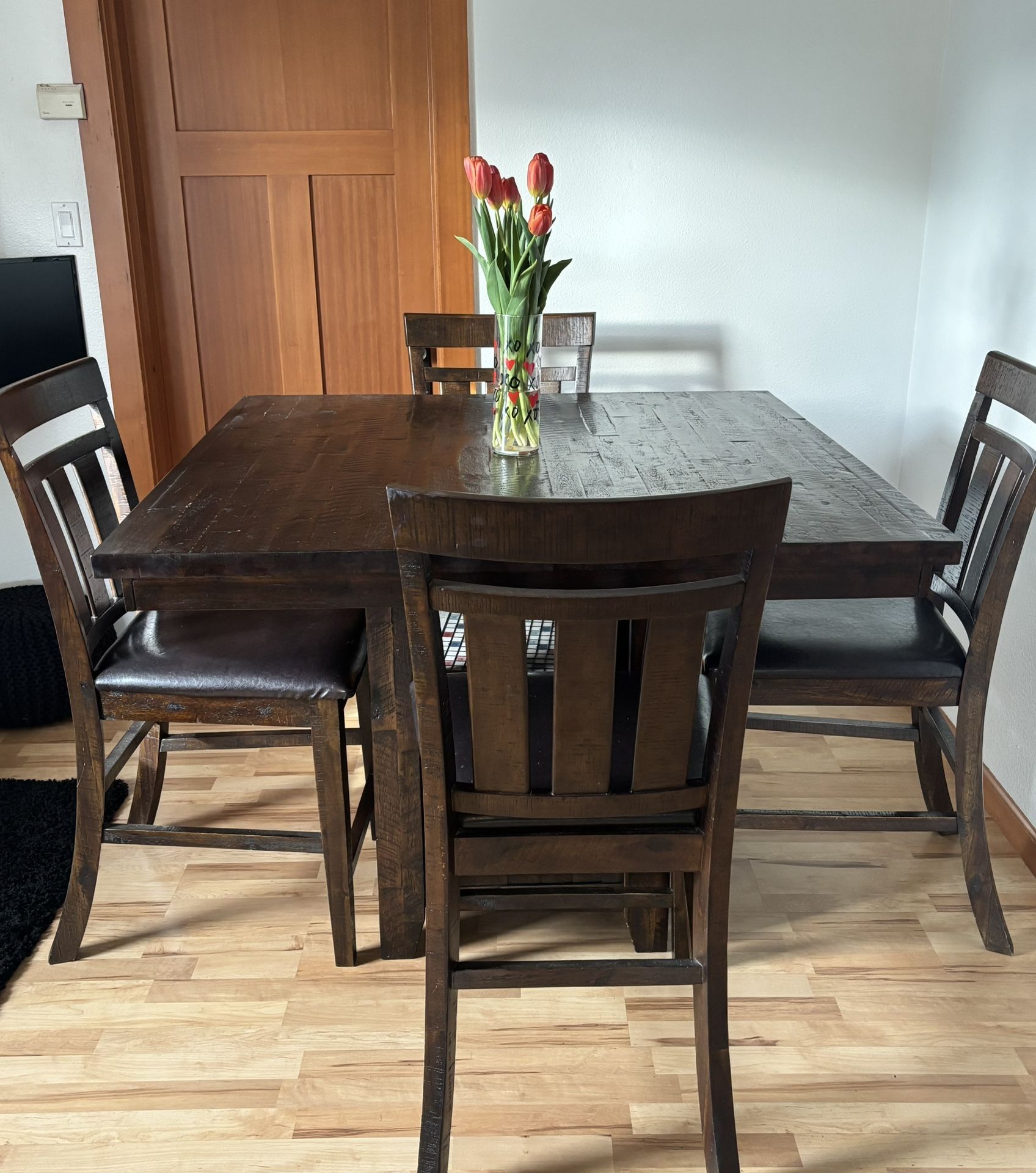 Table And 4 Chairs With Storage